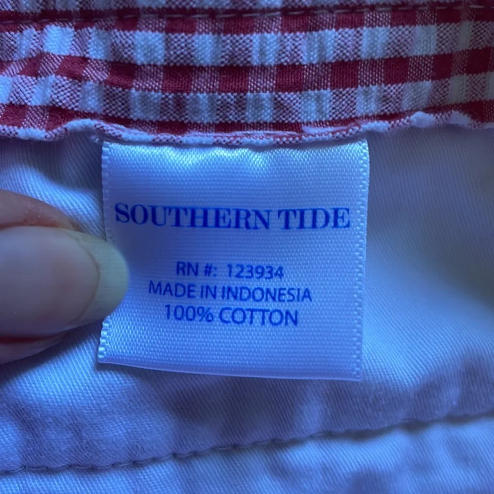 Southern Tide “The Skipjack” Red & White Flat Front Seersucker Shorts
